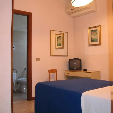 فندق Paradiso 3*